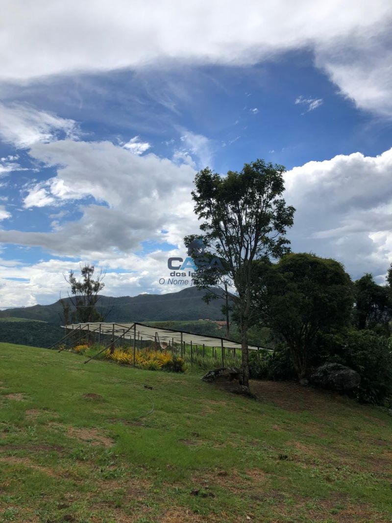 Lindo sítio rodeado de verde e vista panorâmica para o Morro do Saboó. — foto 2