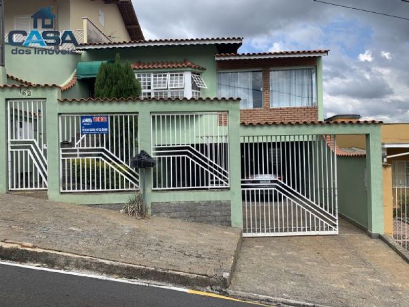 Excelente Sobrado no bairro Cambará.